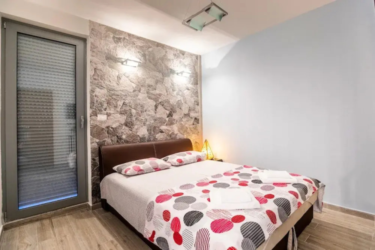 Modern apt Close to Znjan Beach, With big Terrace