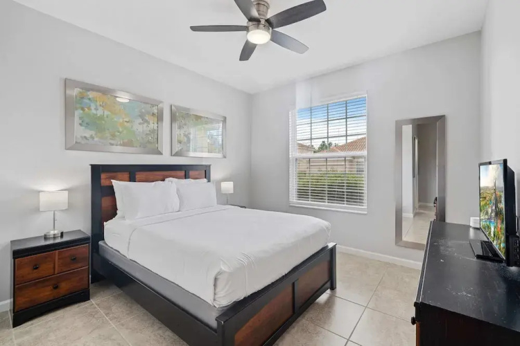 4096 Oaktree Drive