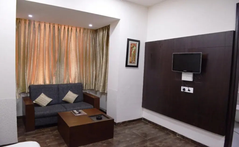 Hotel Palm View Residency