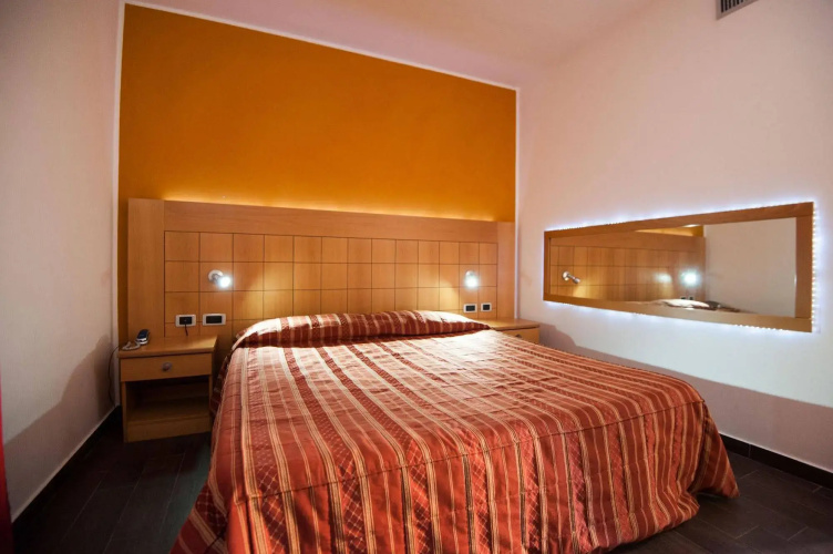 Orange Motel