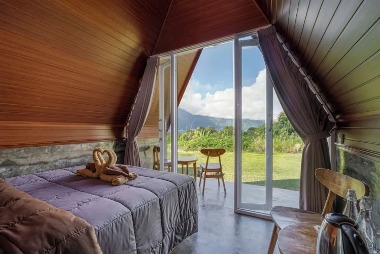 Standard room with balcony and with lake view