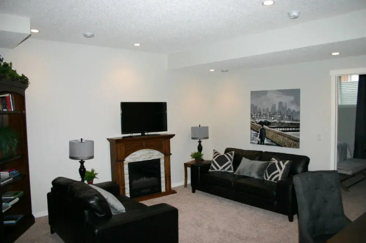 Mahogany Grove Inn and Suite
