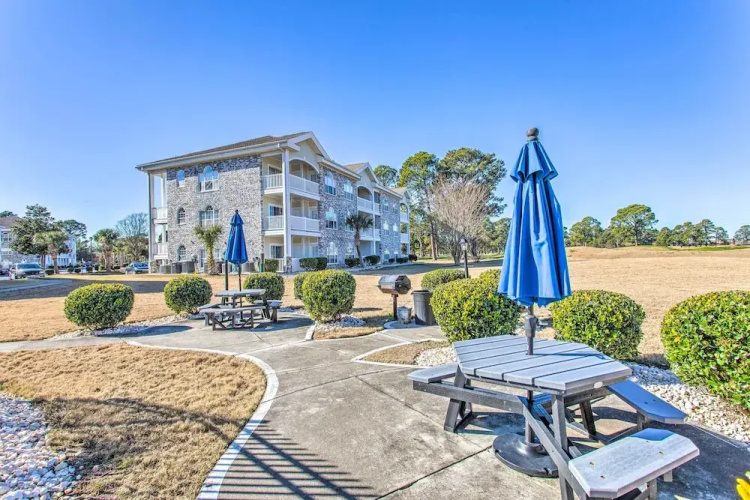 Pool & Golf Course Views: Myrtle Beach Condo