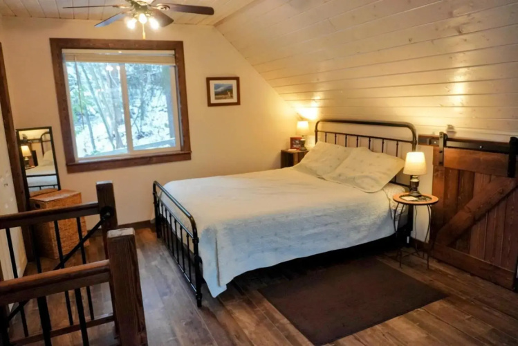 4 Mile Creek Cabin (Creekside)