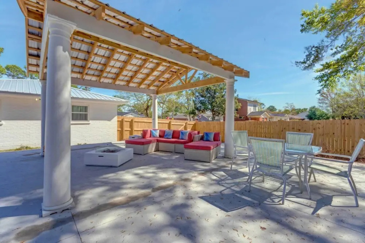 Gulf Breeze Home w/ Pool, Grill & Fire Pit
