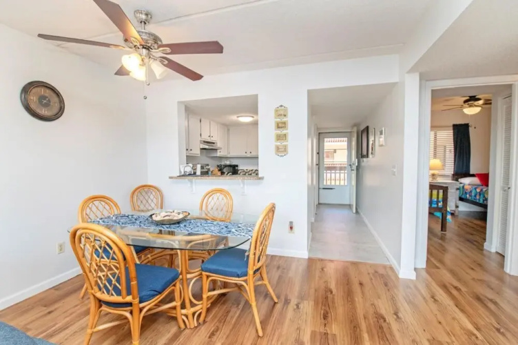 1206 Courtyard Villa 2nd Fl S