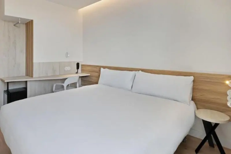 Standard Twin room with balcony