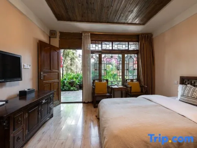 Standard Twin room with garden view
