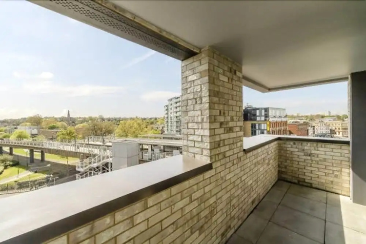 Flying Butler Greenwich Apartment