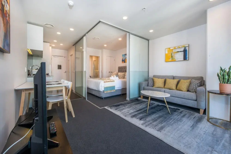 Ehome - Central CBD Romantic Apartment, Two Blocks from Waterfront