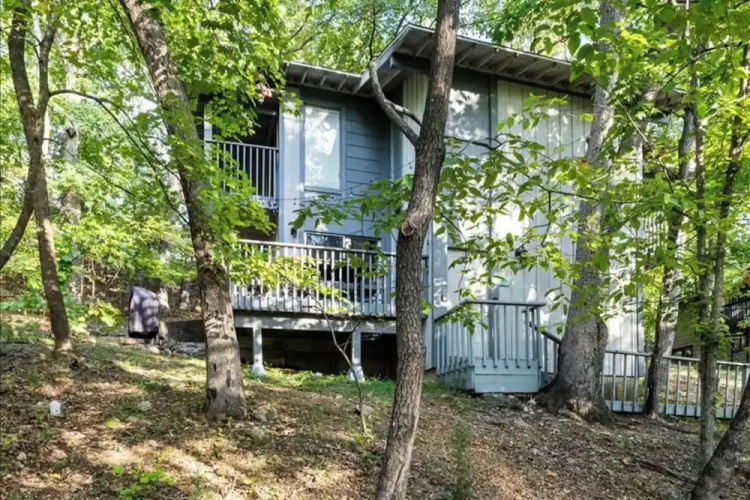 Studio Room w/ Pools, Private Deck -close to Water