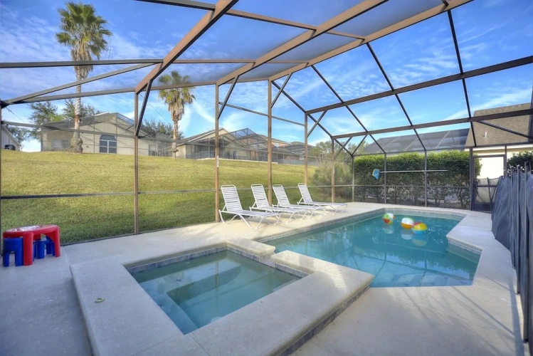 4 Bedrooms Villa