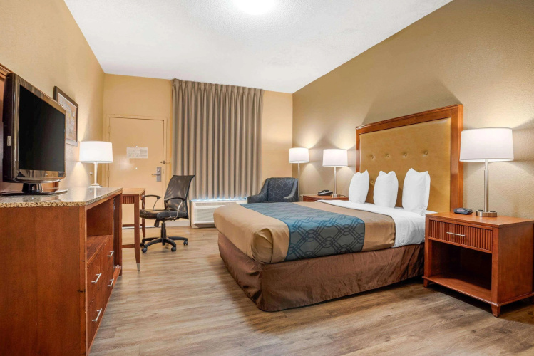 Econo Lodge Inn & Suites Foley - North Gulf Shores