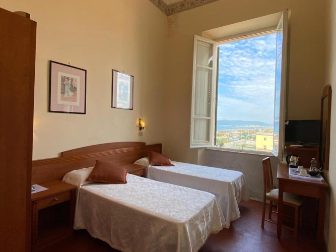 Standard Double room with partial sea view