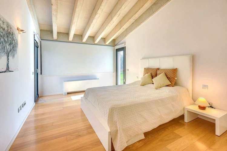 5 Bedrooms Villa