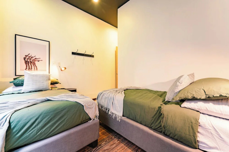 NEW Perfect Location with Free Parking