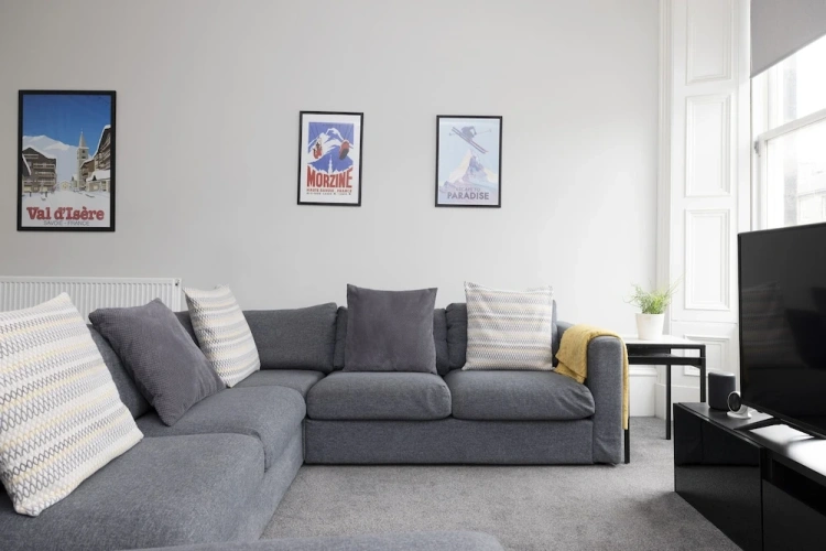 4 Bedrooms Apartment