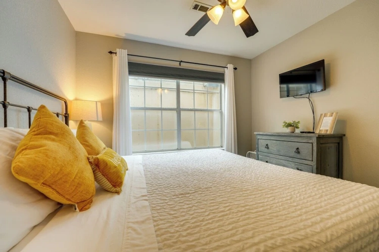 2 Bedrooms Apartment
