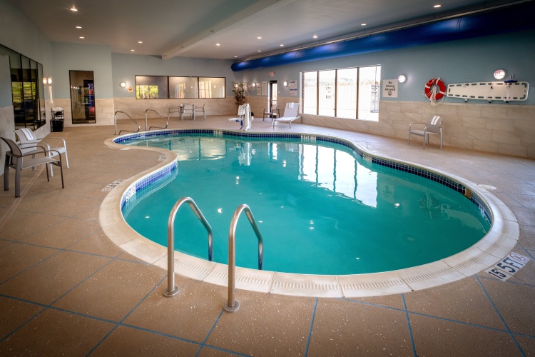 Holiday Inn Express And Suites Fairmont photo 21