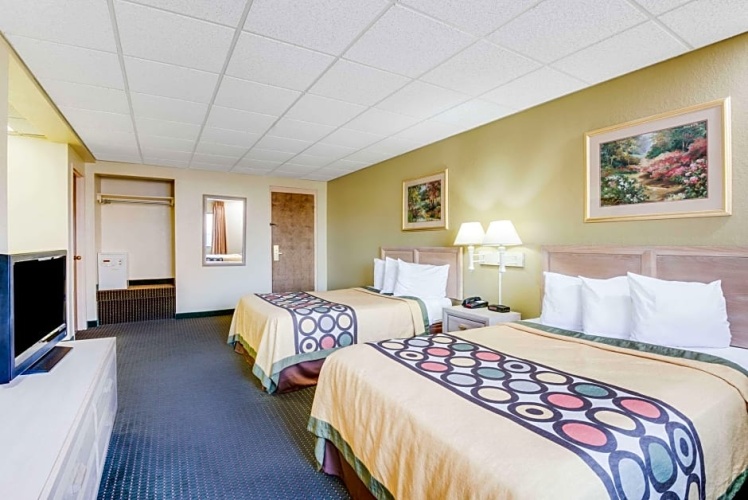 1 Bedroom Sextuple Suite