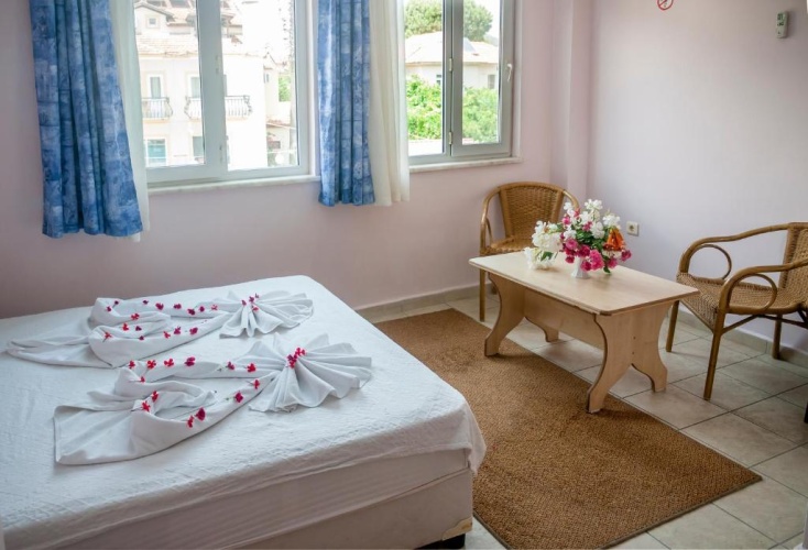 Standard Triple room