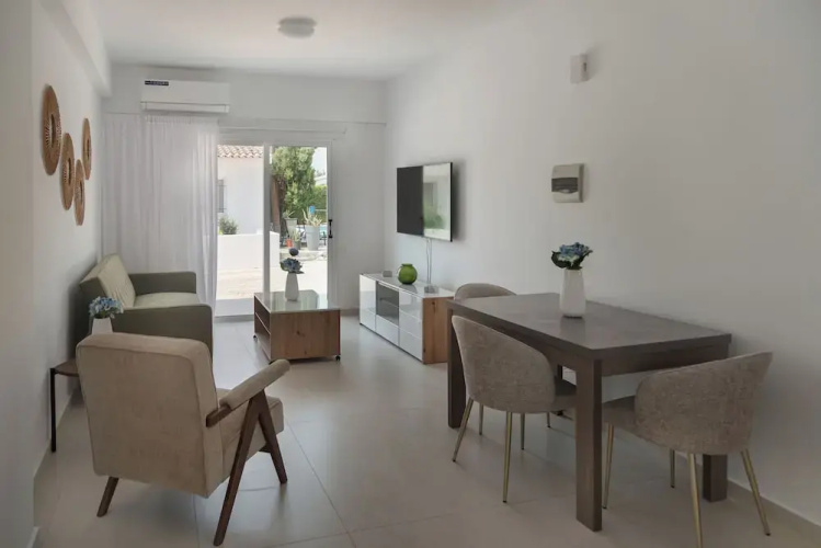 Phaedrus Living Olga Residence