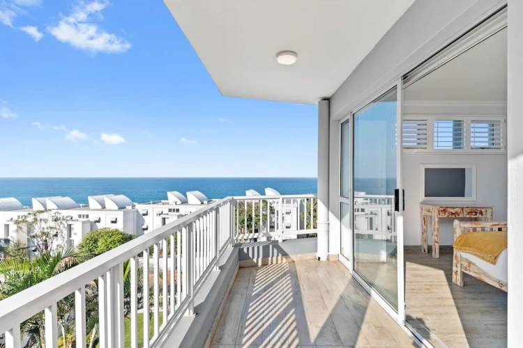 3 Bedrooms Apartment