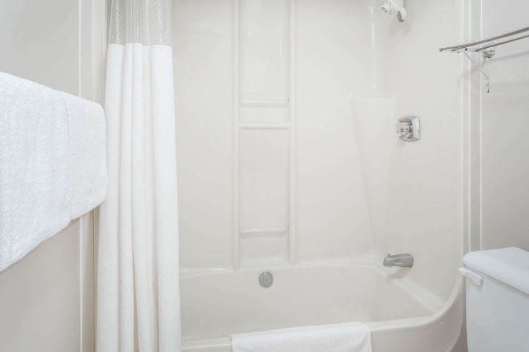 Ramada By Wyndham Quesnel photo 9