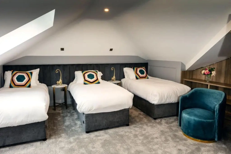 Standard Triple room