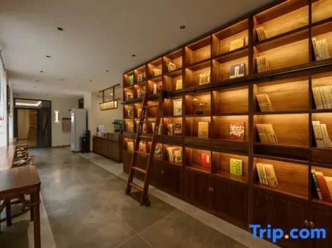 Pingyun Bieyuan (Ancient City Wall Store)