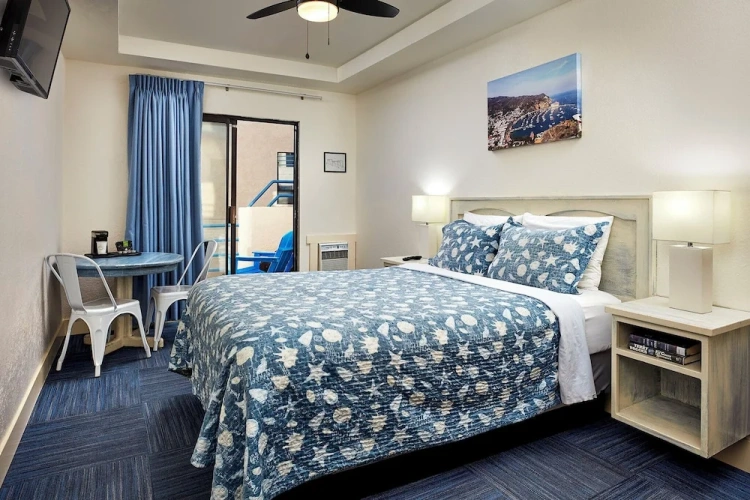 Deluxe Double room with partial ocean view