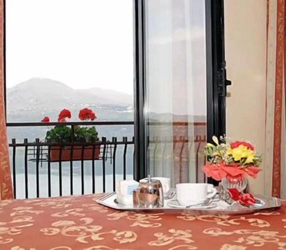 Standard Double room with balcony and with lake view