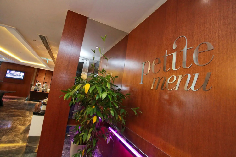 Aqueen Hotel Paya Lebar