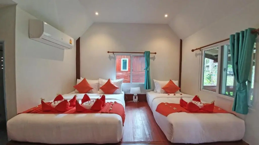 Standard Triple room