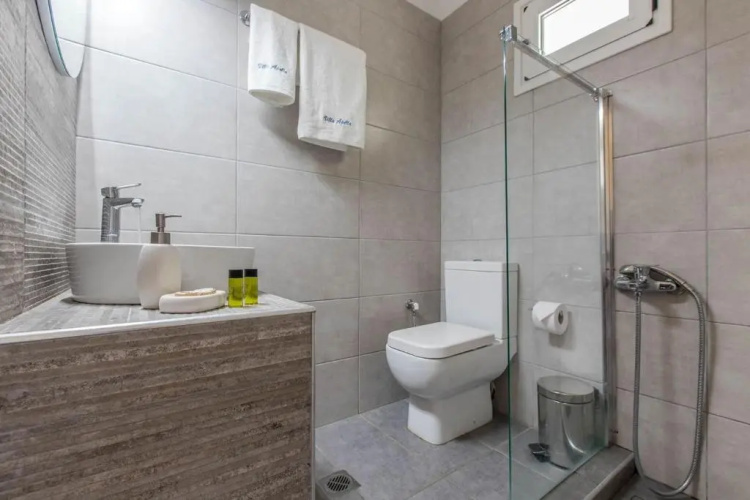 Villa Apella ✩ Private Yard & Pool ✩ 8 Guests