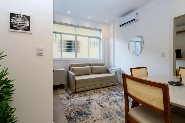 Moderno Quarto E Sala Em Copacabana | Mfb 76/204