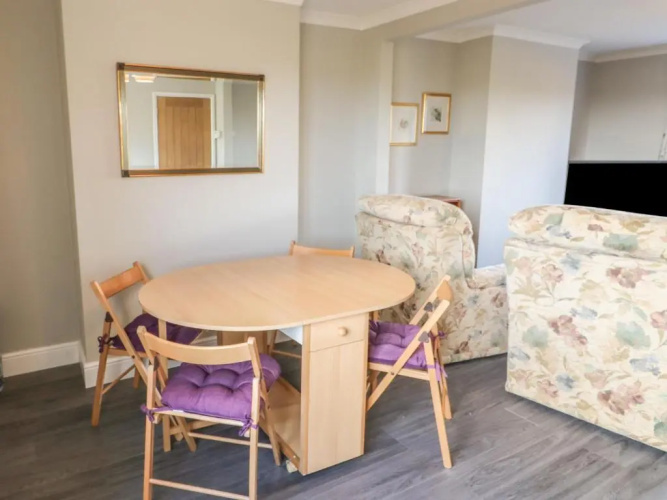 27 Whitegates