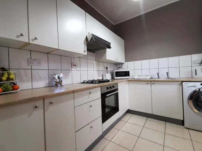 3 Bedrooms Apartment