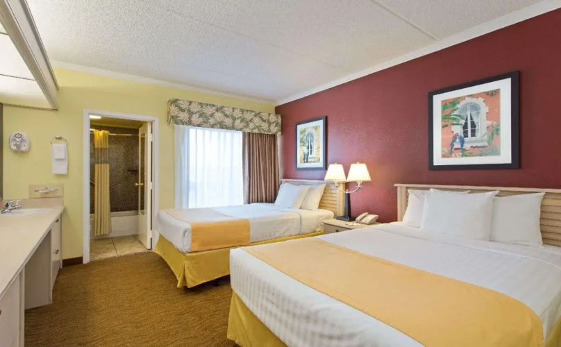 Baymont by Wyndham Tampa Near Busch Gardens