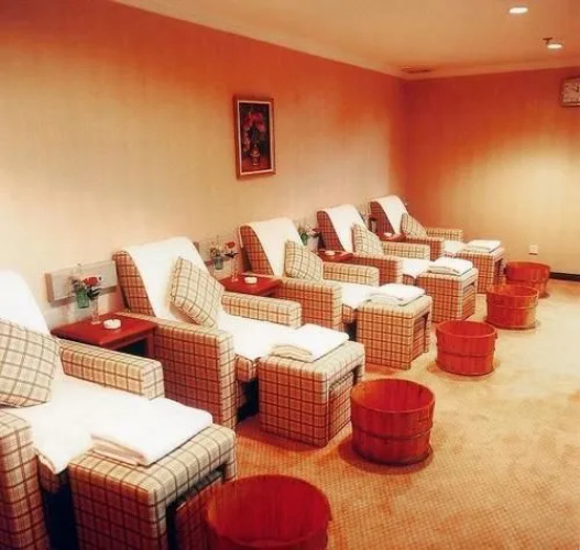 Four Seas Hotel
