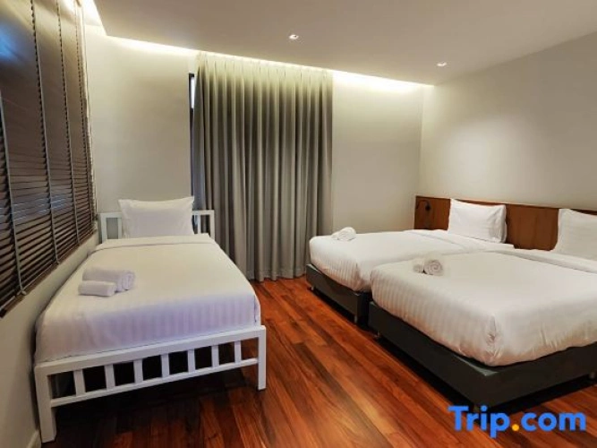 Standard Triple room with balcony