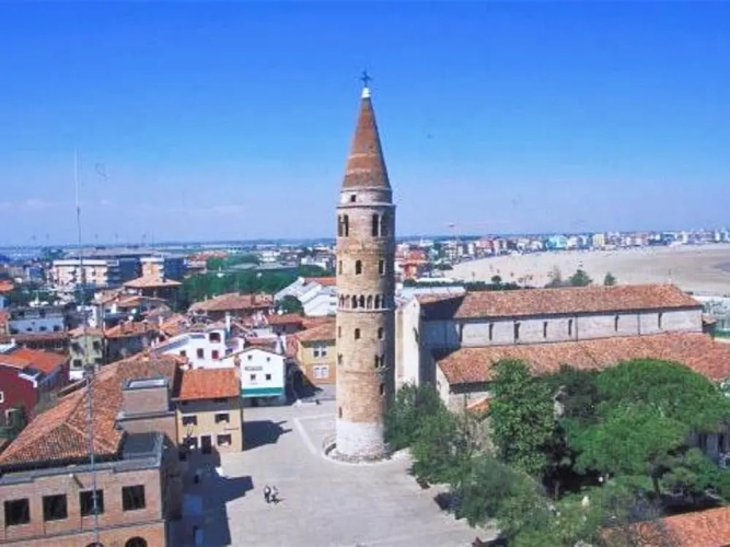 Spacious Apartment in Caorle With Shared Pool