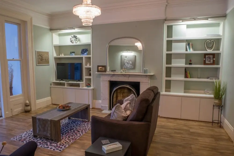 2 Bedrooms Apartment