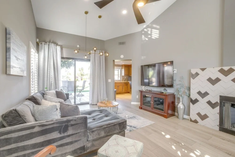 2 Bedrooms Apartment
