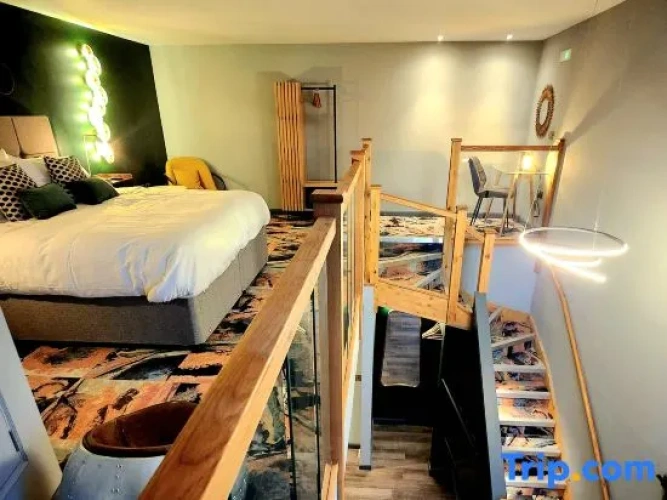 Double 104 Premium Mezzanine 1