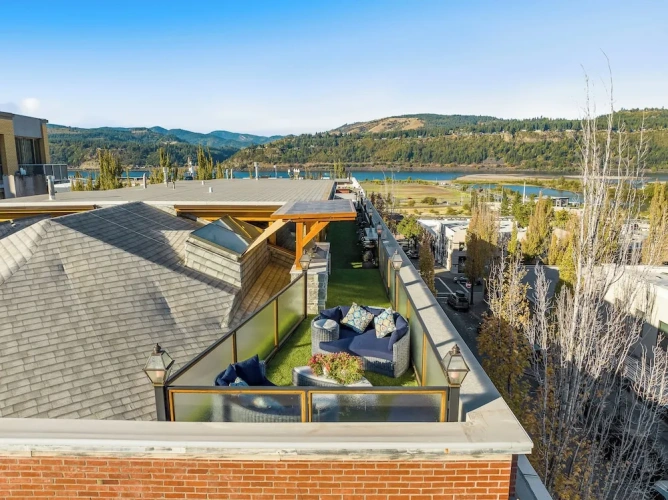 Standard Penthouse room with river view