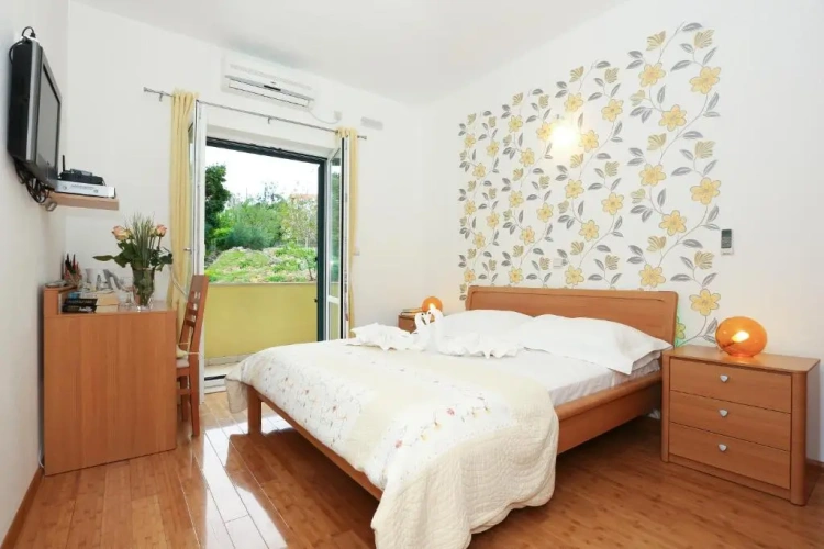 3 Bedrooms Apartment