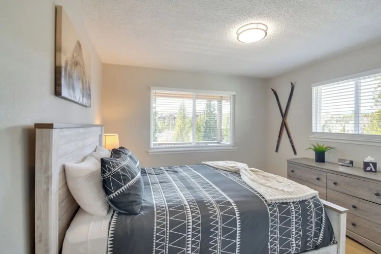 3BR Riverfront Retreat! Mtn Views, Community Perks