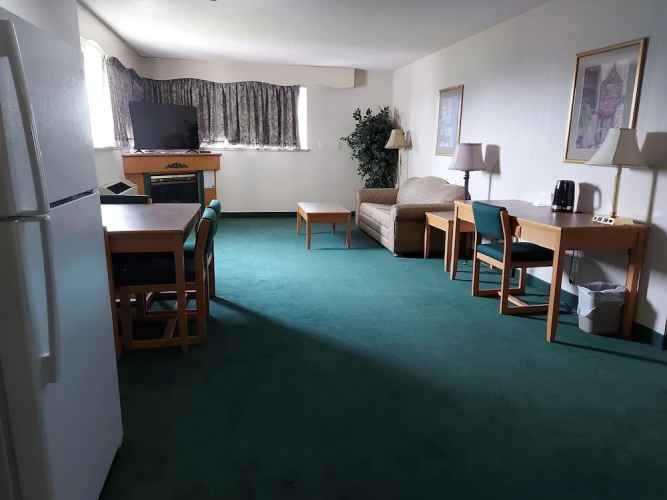 Tamarack Motor Inn