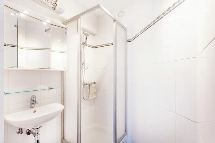 Modern, Luxurious Corner Flat on the Seafront